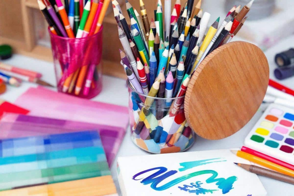 Les plus belles couleurs complémentaires du jaune pour harmoniser vos créations