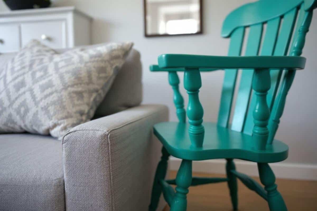 Quelle couleur choisir pour peindre des chaises en bois : guide complet et tendances