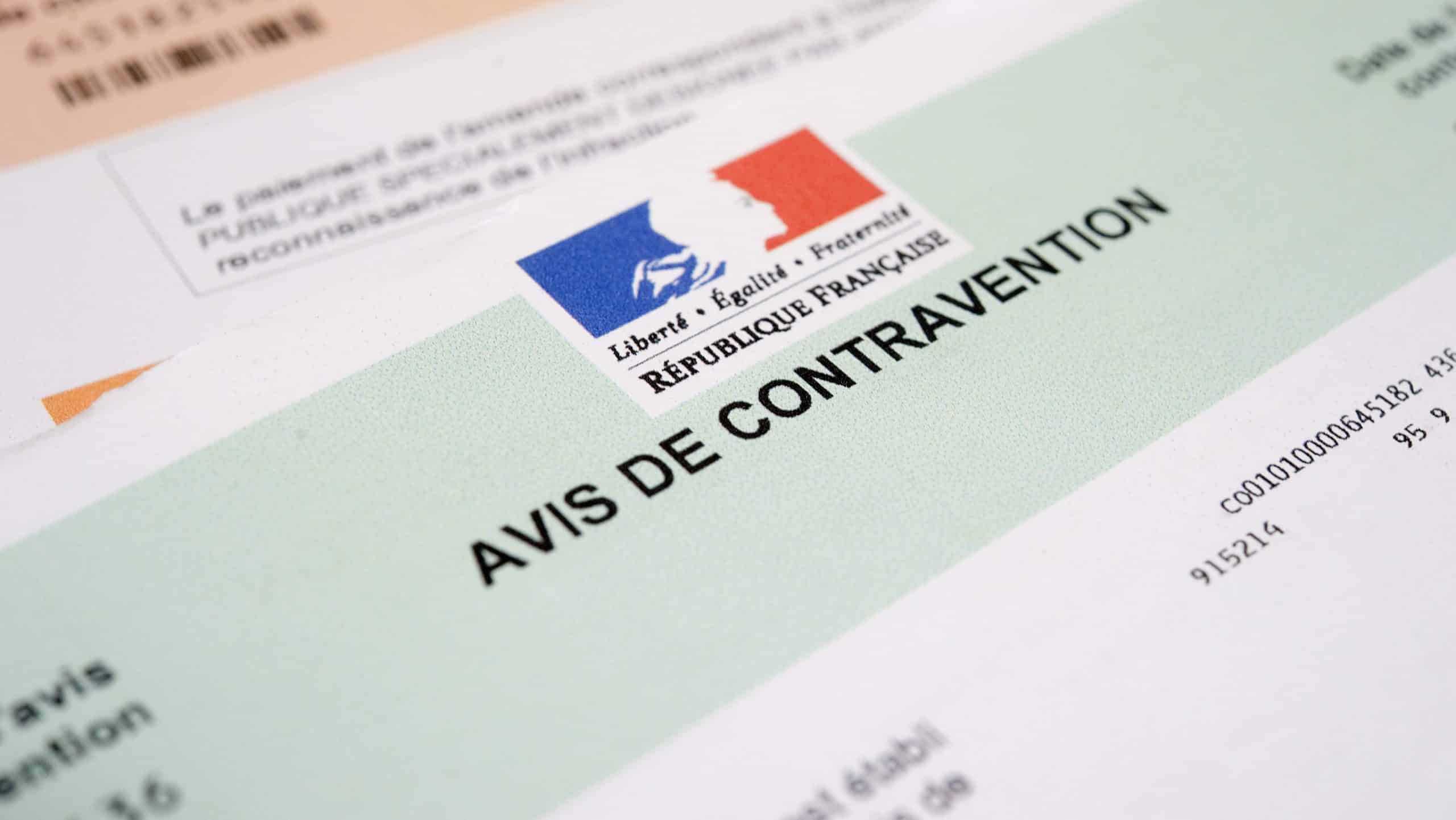 automobilistes peu de français le savent, mais ce geste est obligatoire à l'arrêt sous peine d'une grosse amende