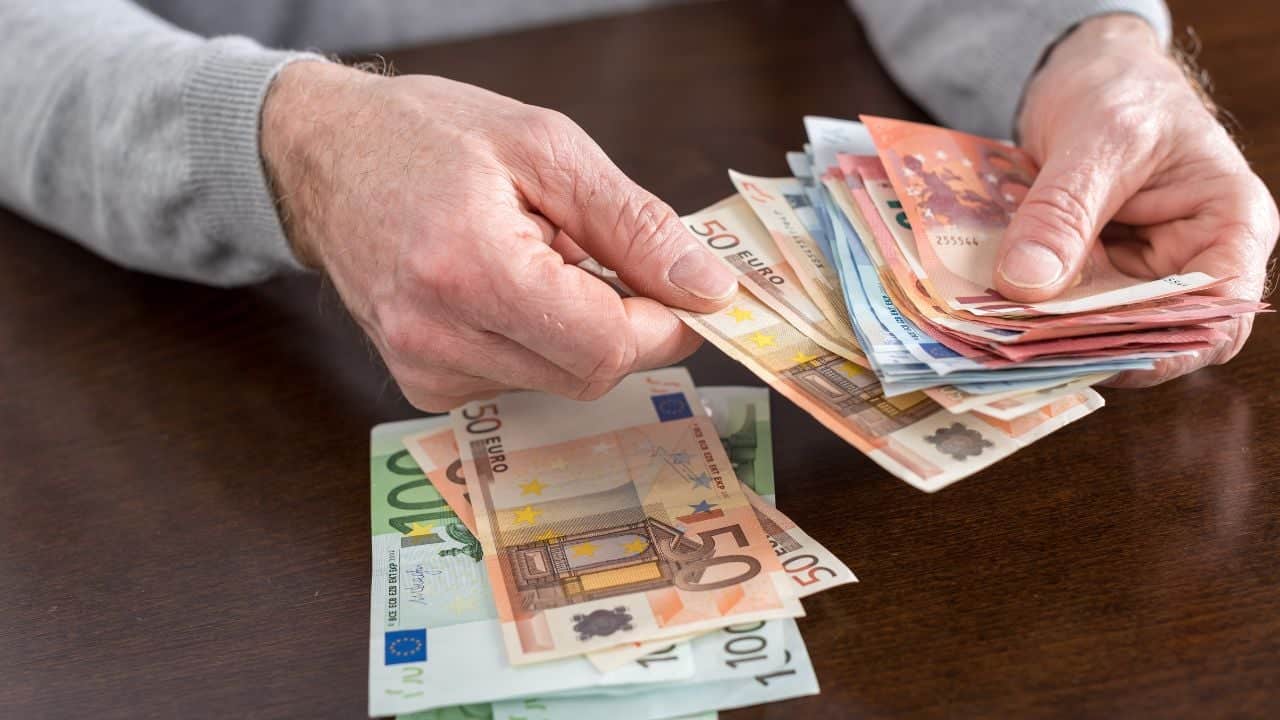 « je vis en france mais j’ai travaillé en suisse toute ma vie, voici combien je touche de retraite aujourd'hui »