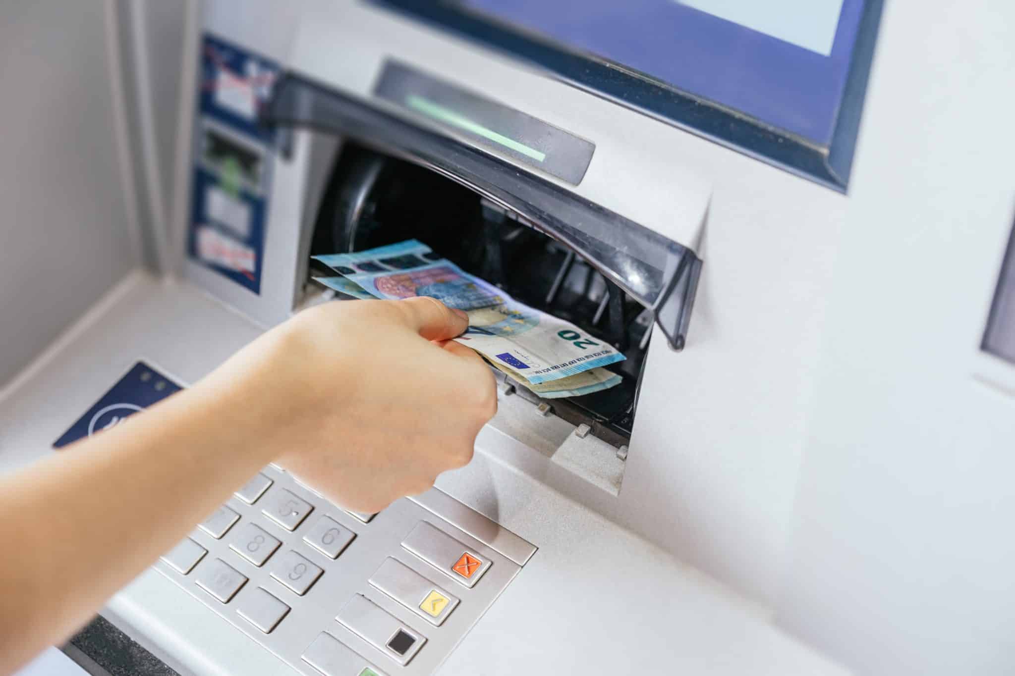 la nouvelle est tombée, tous les virements bancaires vont être bloqués en france à partir de cette date et pendant une durée de 2 jours