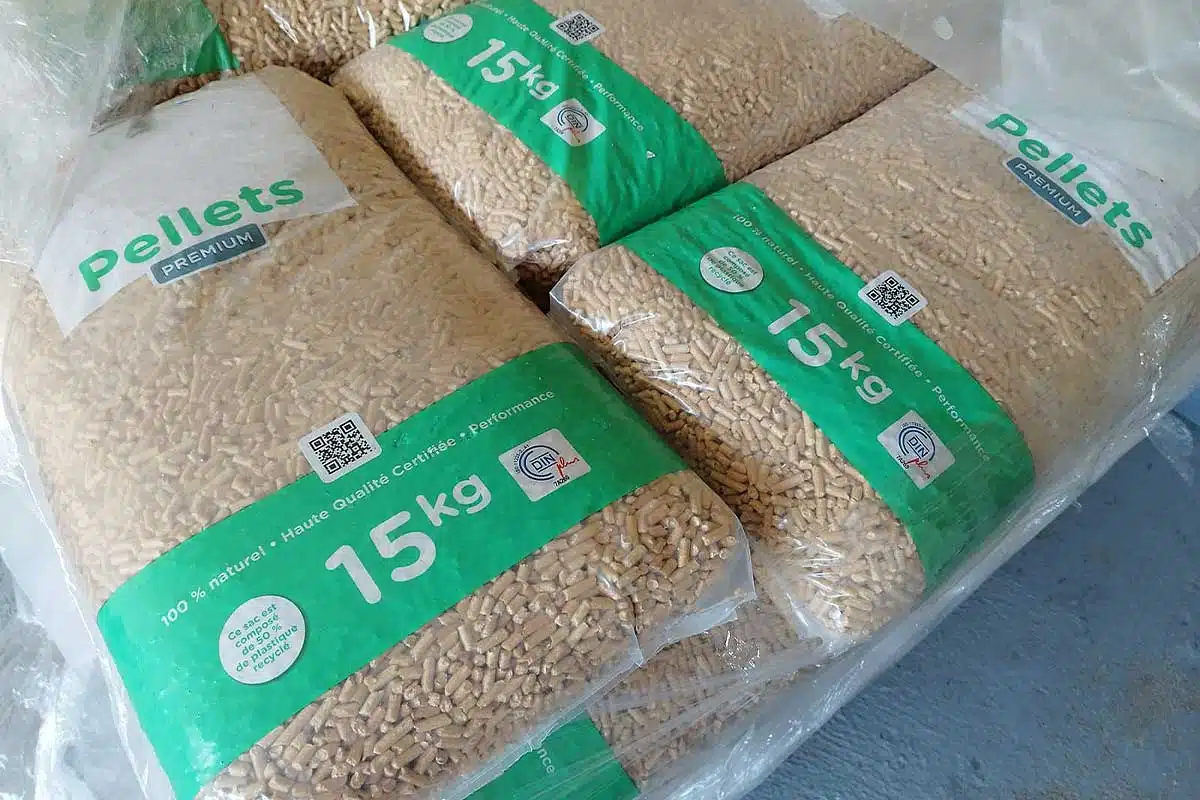 « personne nous a prévenu... » leurs pellets stockés depuis l’hiver dernier sont en réalité presque inutilisables