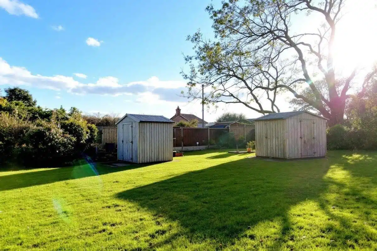 Peut-on mettre 2 abris de jardin de 5m2 ?